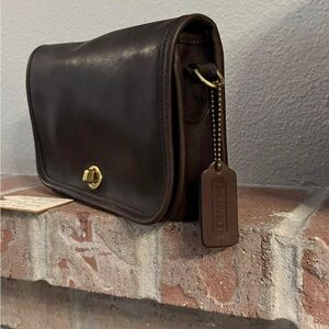 Coach vintage pocket purse in mahogany.